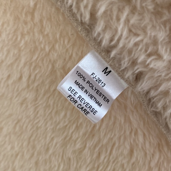 Plush sleeveless vest with pockets - Picture 4 of 5